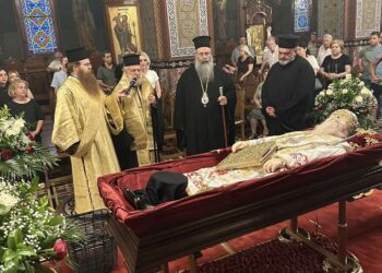 ΣΥΝΕΧΙΖΕΤΑΙ ΤΟ ΛΑΪΚΟ ΠΡΟΣΚΥΝΗΜΑ ΣΤΗ ΣΟΡΟ  ΤΟΥ ΜΗΤΡΟΠΟΛΙΤΗ ΑΓΑΘΟΝΙΚΟΥ