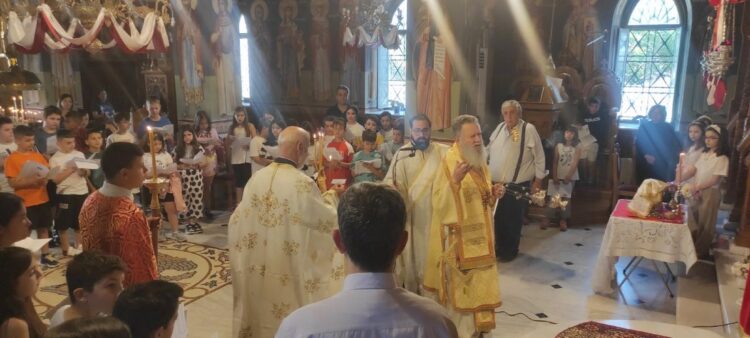 Ο ΜΗΤΡΟΠΟΛΙΤΗΣ ΧΑΛΚΙΔΟΣ ΣΥΙΕΡΟΥΡΓΟΣ ΜΕ ΜΑΘΗΤΕΣ