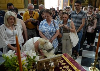 Μεγάλη Ευλογία | Έφτασαν τα λείψανα του Αγίου Λουκά του ιατρού στον Πειραιά