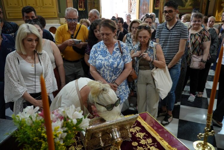 Μεγάλη Ευλογία | Έφτασαν τα λείψανα του Αγίου Λουκά του ιατρού στον Πειραιά