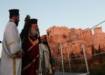 Αρχιεπίσκοπος: Εύχομαι οι Άγιοι Απόστολοι να μας βγάλουν από τις δυσκολίες
