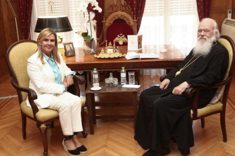 Συνάντηση Αρχιεπισκόπου με την υφ. Ανάπτυξης Ζωή Ράπτη