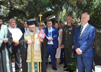 Στων Ψαρών την ολόμαυρη ράχη….