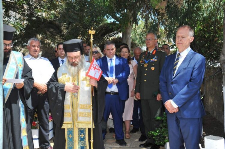 Στων Ψαρών την ολόμαυρη ράχη….