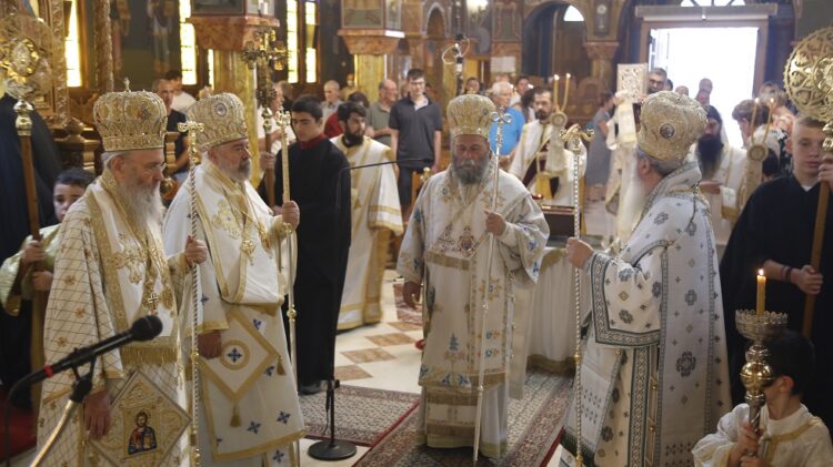 Ναύπακτος: Ἑορτή τῶν Ἁγίων Μητροπολιτῶν της καί ἔλευση ἱεροῦ λειψάνου τοῦ Ἁγίου Πολυκάρπου