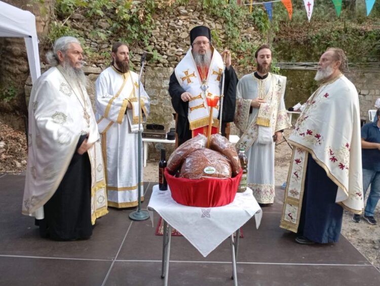 Ο πανηγυρικός Εσπερινός της Αγίας Παρασκευής στο Ιερό Προσκύνημα των Τεμπών