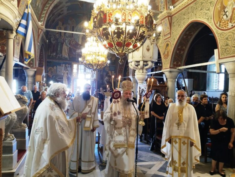 O Μητρ. Παροναξίας στο Φιλώτι της Νάξου