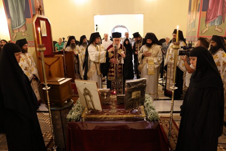 Τα Ιερά Λείψανα των Αγίων Ραφαήλ, Νικολάου και Ειρήνης από τη Μυτιλήνη στο Τρίκορφο Φωκίδος