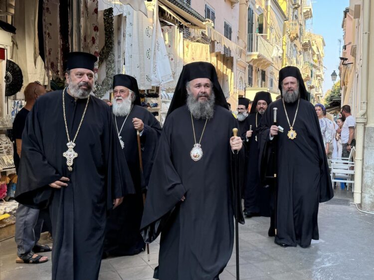 ΞΕΚΙΝΗΣΑΝ ΣΤΗΝ ΚΕΡΚΥΡΑ ΟΙ ΛΑΤΡΕΥΤΙΚΕΣ ΕΚΔΗΛΩΣΕΙΣ ΓΙΑ ΤΟ ΘΑΥΜΑ ΤΟΥ ΑΓΙΟΥ ΣΠΥΡΙΔΩΝΟΣ