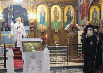 H Παναγία αγκαλιάζει μητρικά, όσους μετανοούν