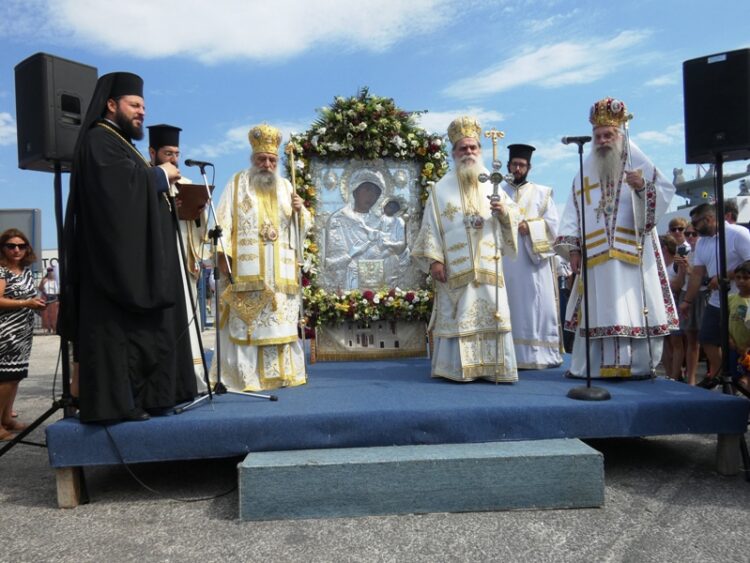 Με λαμπρότητα πανηγύρισε η Εκατονταπυλιανή στην Πάρο