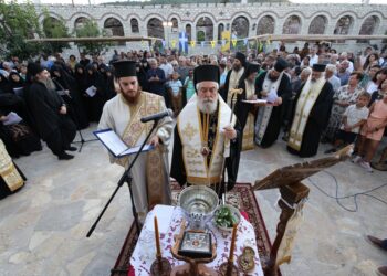 Ιστορικά θυρανοίξια με βυζαντινή μεγαλοπρέπεια στην Ι. Μ. Παναγίας Βαρνακόβης
