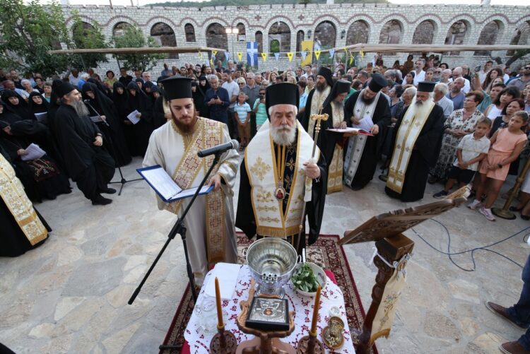 Ιστορικά θυρανοίξια με βυζαντινή μεγαλοπρέπεια στην Ι. Μ. Παναγίας Βαρνακόβης
