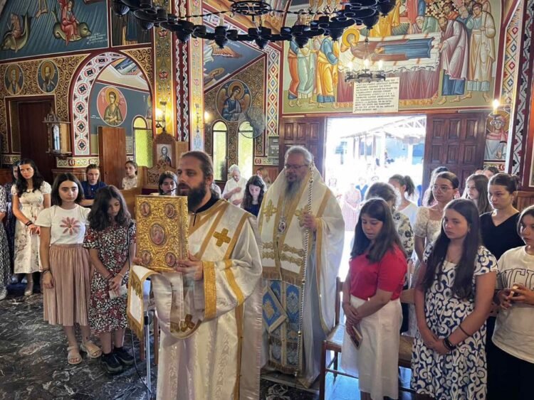Στις Κατασκηνώσεις της ΓΕΧΑ στη Κατερίνη ιερούργησε ο Μητρ. Λαρίσης