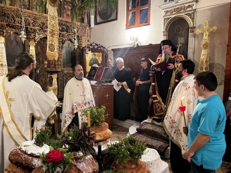 O Πανηγυρικός Εσπερινός στην Ιερά Μονή Κοιμήσεως Θεοτόκου Αγριλίων Σάμης Κεφαλληνίας