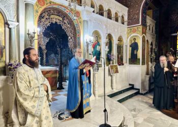 Παράκληση προς την Υπεραγία Θεοτόκο  στον Ιερό Ναό Αγίων Κωνσταντίνου και Ελένης Λαρίσης