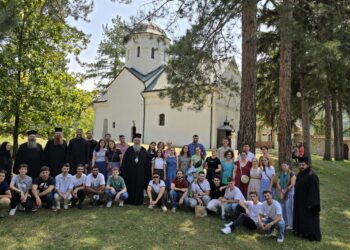 O ΜΗΤΡΟΠΟΛΙΤΗΣ ΚΙΤΡΟΥΣ ΓΕΩΡΓΙΟΣ ΜΕ ΝΕΟΥΣ ΑΠΟ ΤΗΝ ΚΑΤΕΡΙΝΗ ΣΤΗ ΣΕΡΒΙΑ