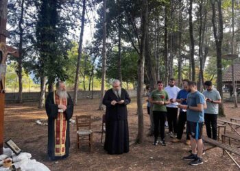 Την Κατασκήνωση της Χριστιανικής Φοιτητικής Δράσης στη Βροντού επισκέφθηκε ο Μητρ. Λαρίσης