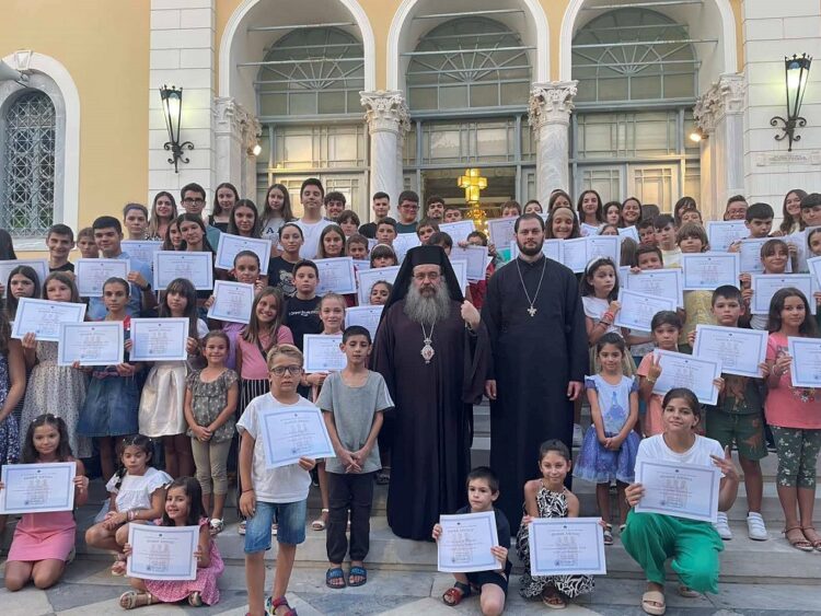 Ὑποτροφίες 84.000 Εὐρώ ἀπό τήν Ἱερά Μητρόπολη Χίου