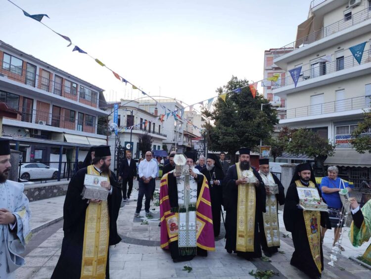 Χαίροις σύμπασα ἡ Θεσσαλία, τὴν ὀκτάριθμον θείαν χορείαν