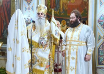 Εις Πρεσβύτερον Χειροτονία από τον Μητροπολίτη Πειραιώς