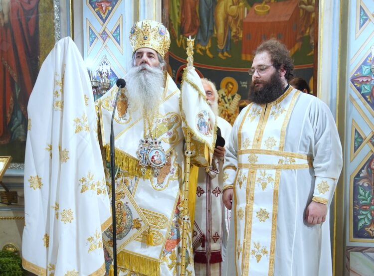 Εις Πρεσβύτερον Χειροτονία από τον Μητροπολίτη Πειραιώς