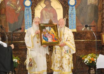 Πατριαρχική Θεία Λειτουργία στον Μητροπολιτικό Ναό της Αγίας Φωτεινής Νέας Σμύρνης