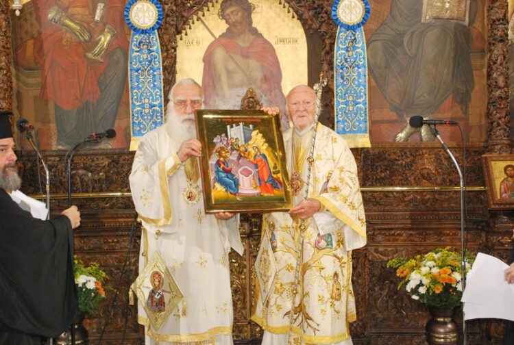 Πατριαρχική Θεία Λειτουργία στον Μητροπολιτικό Ναό της Αγίας Φωτεινής Νέας Σμύρνης