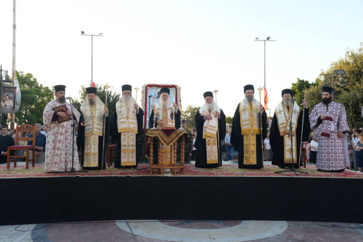 Μεγαλειώδης ἡ Λιτανεία τῆς Τιμίας Κάρας τοῦ Ἀποστόλου Ἀνδρέου στήν Πάτρα