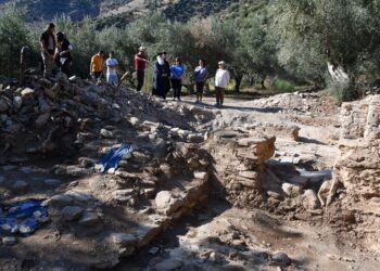 Επίσκεψη Μητροπολίτου Δημητριάδος στην ανασκαφή της μονής του Aγίου Δημητρίου των Μαρμαριανών
