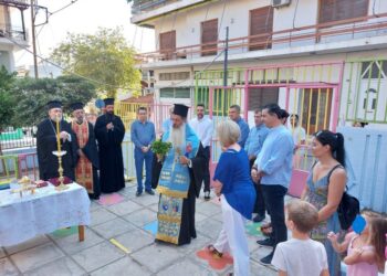 Ο Φθιώτιδος Συμεών κοντά στα παιδιά της Λοκρίδας