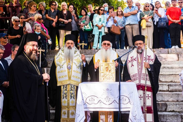 Λαοθάλασσα πιστών υποδέχθηκε την Παναγία Βουλκανιώτισσα στην Μεσσήνη