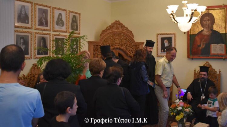 Ὁ κλῆρος καὶ ὁ λαός της Καστοριᾶς εὐχήθηκαν στὸν Ποιμενάρχη τους
