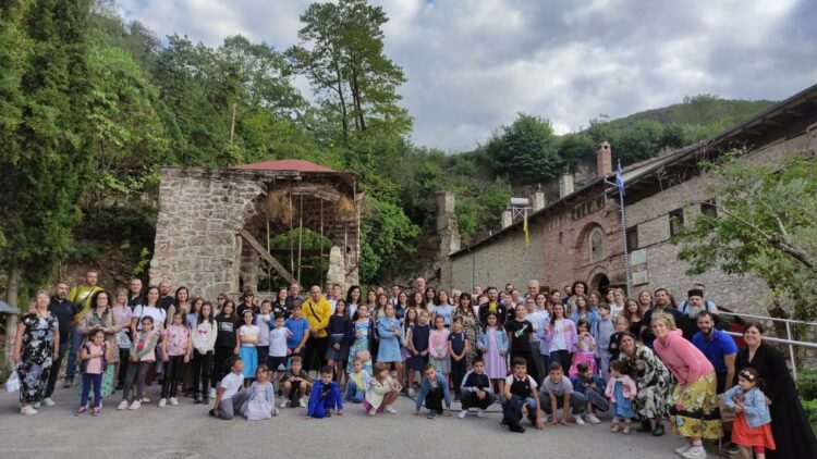 Με εκδρομή ξεκίνησαν τα Κατηχητικά στον Ιερό Μητροπολιτικό Ναό Αγίου Αχιλλίου