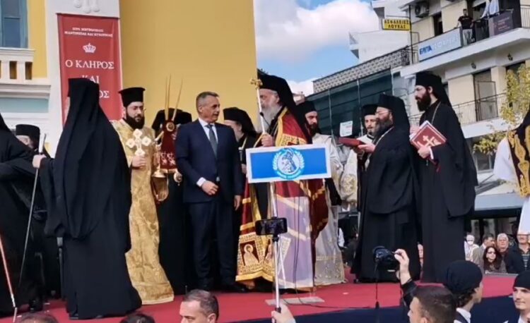 Μητρ. Μαντινείας: “Αισθάνομαι να λυγίζουν τα γόνατα μου πατώντας τη γη των Αγίων Νεομαρτύρων μας”