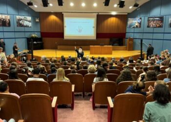 Δημητριάδος Ιγνάτιος προς μαθητές «Αγαπήστε και κρατήστε το Φως»