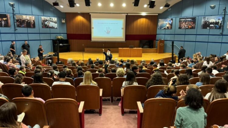 Δημητριάδος Ιγνάτιος προς μαθητές «Αγαπήστε και κρατήστε το Φως»