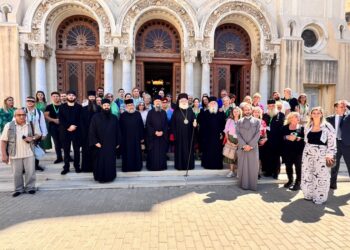 Ο Γέροντας Νεκτάριος με ένα γκρούπ 52 ατόμων στην Αίγυπτο, Σινά και Ισραήλ