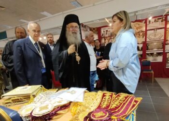 Ο Αρχιεπίσκοπος Κύπρου επισκέφτηκε το περίπτερο του εργαστηρίου ιερατικών ενδυμασιών «ΑΙΚΑΤΕΡΙΝΗ» στην έκθεση ΟΡΘΟΔΟΞΙΑ