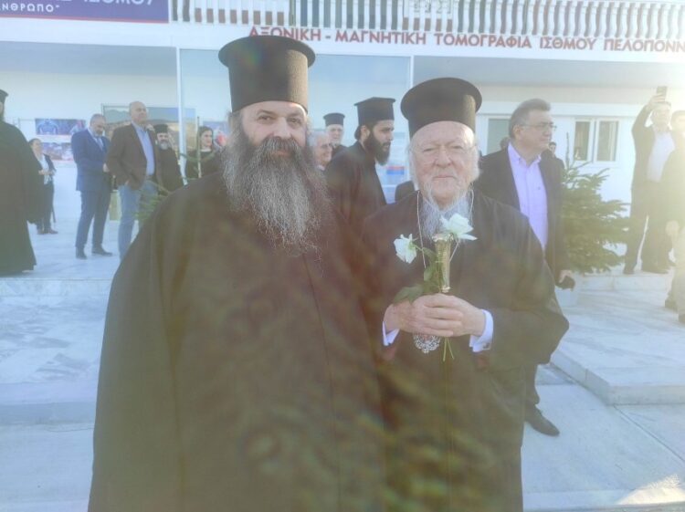 Ο ΟΙΚ. ΠΑΤΡΙΑΡΧΗΣ ΔΙΕΛΘΩΝ ΑΠΟ ΤΟΝ ΣΥΓΚΟΙΝΩΝΙΑΚΟ ΚΟΜΒΟ ΤΟΥ ΙΣΘΜΟΥ ΕΣΤΑΘΜΕΥΣΕ ΚΑΙ ΕΥΛΟΓΗΣΕ ΤΗΝ ΚΟΡΙΝΘΙΑ