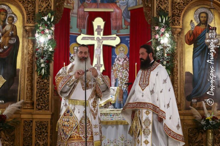 Η επέτειος ενθρονίσεως του Φθιώτιδος Συμεών με χειροτονία του Αρχιδιακόνου του και χειροθεσίες