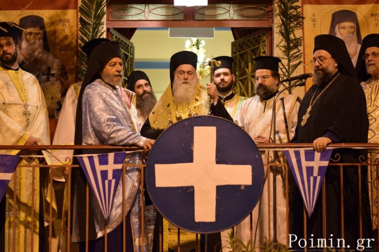 Πλήθος κόσμου στην λιτανεία του Αγίου Νεκταρίου στην Ηλιούπολη