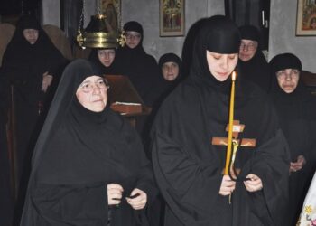 Ρασοφορία νέας Μοναχής στην Ανατολή Αγιάς