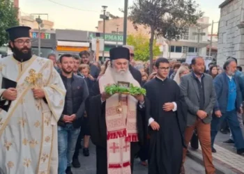 Αίγιο: Πλήθος πιστών στη λιτανεία για να… βρέξει – «Θέλει προσευχή, οι καιροί είναι δύσκολοι»