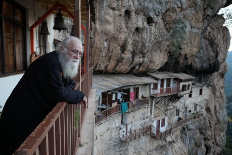 Ιερά αποδημία σε μοναστήρια της Πελοποννήσου
