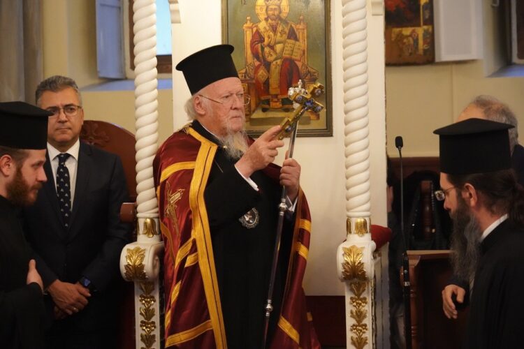 Οικ. Πατριάρχης: Η παρουσία των προσκυνητών μας ενισχύει στον αγώνα μας να κρατήσουμε αναμμένη την κανδήλα του Πανσέπτου Πατριαρχικού Ναού