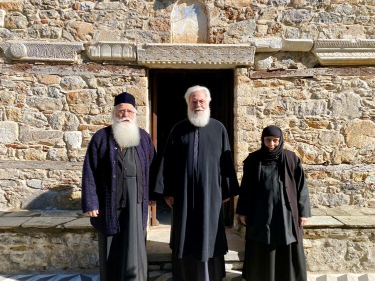Επίσκεψη Μητροπολιτών Ιλίου και Δημητριάδος στην Παλαιά Ι.Μ. Παναγίας κάτω Ξενιάς