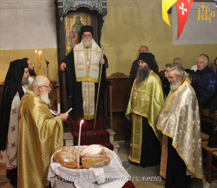 Ο πανηγυρικός Εσπερινός στον Ιερό Ναό του Αγίου Σπυρίδωνος Άρτης