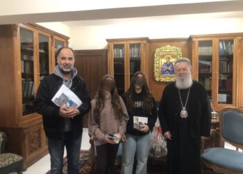 Η ΙΕΡΑ ΜΗΤΡΟΠΟΛΗ ΧΑΛΚΙΔΟΣ ΓΕΜΙΖΕΙ ΠΑΙΔΙΑ