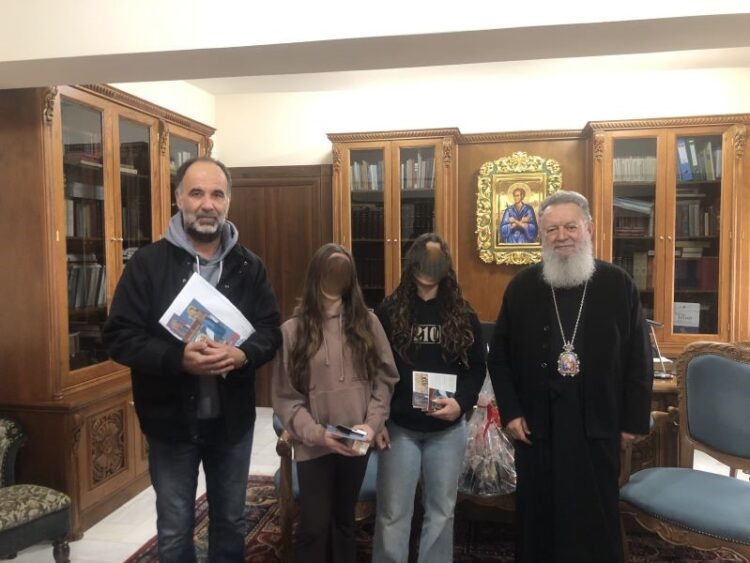 Η ΙΕΡΑ ΜΗΤΡΟΠΟΛΗ ΧΑΛΚΙΔΟΣ ΓΕΜΙΖΕΙ ΠΑΙΔΙΑ